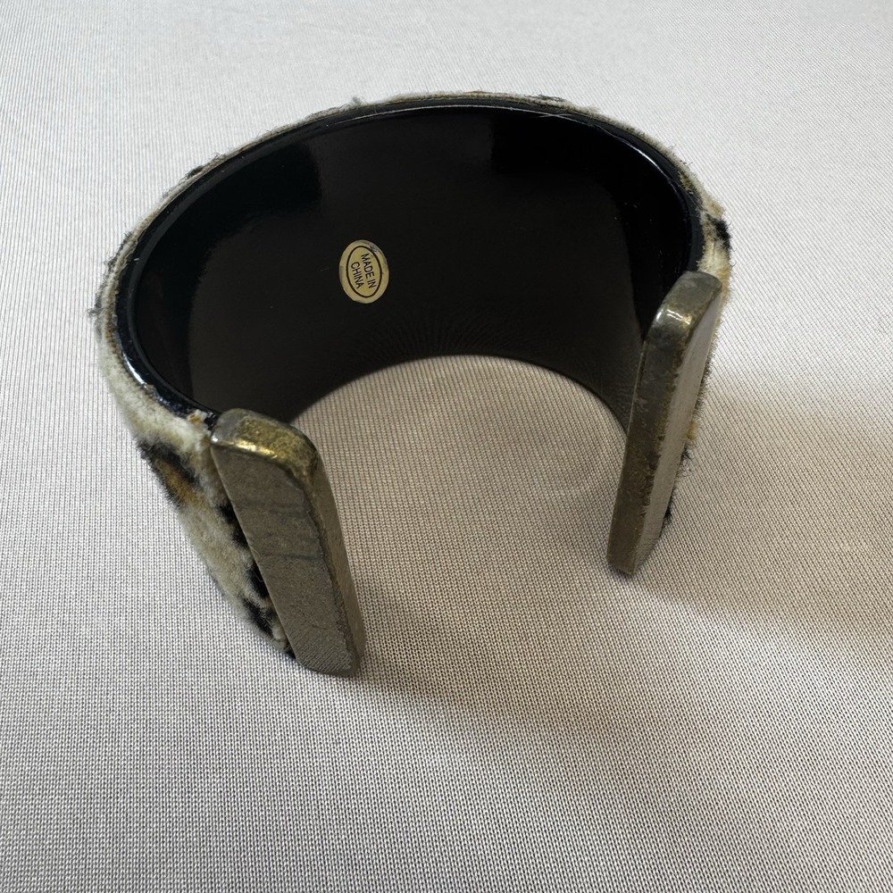 Chunky Animal Print Fur Wide Cuff ‎ Bracelet - Picture 3 of 6